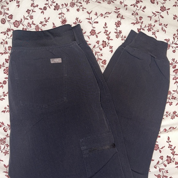 FIGS Charcoal Zamora jogger scrub pants - Picture 6 of 9